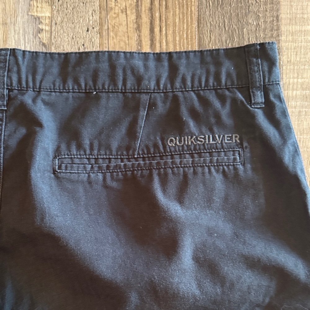 Quiksilver Men's Dark Blue Flat Front Shorts - Picture 4 of 6